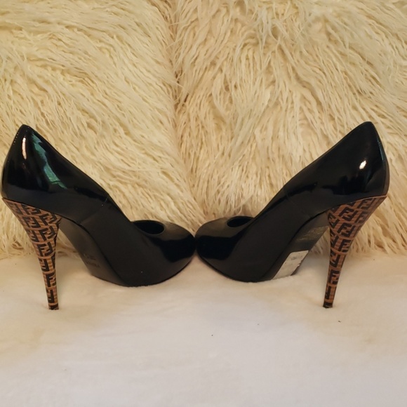 Fendi Spuntata Vernice Pumps - Picture 7 of 8